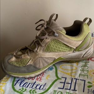 Merrells hiking shoes barley worn smoke free